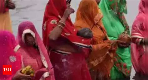 Chhath: Indian Community members in US flock to waterfronts to ...