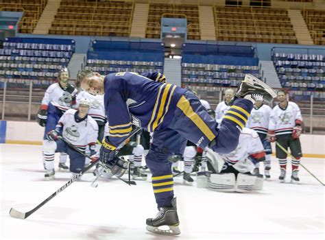 2025 Event – Pucks with Pros