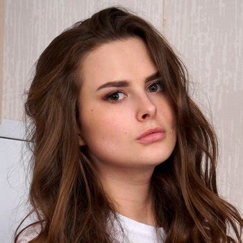 Amanda June - биография, рост, вес, размер груди