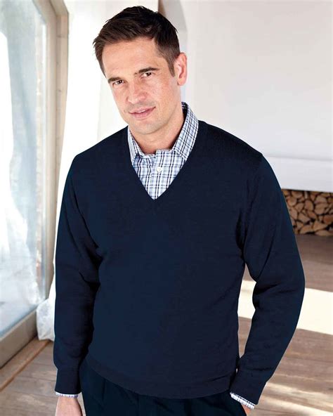 Mens Merino wool V neck knitted Jumper| James Meade