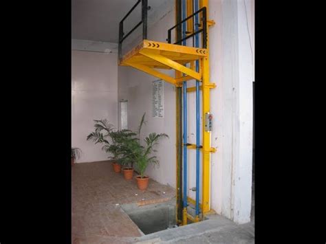 Hydraulic Goods Lift - 3 Ton MS Hydraulic Good Lift Manufacturer from ...