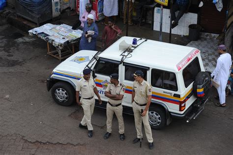 Need Police Assistance Amidst Lockdown? Dial 100 And The Mumbai Police ...