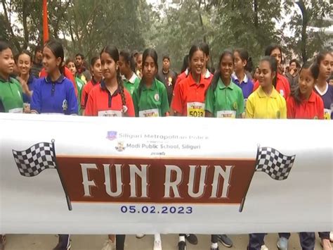 Actor Darsheel Safary flags off school children's Fun Run Marathon in ...