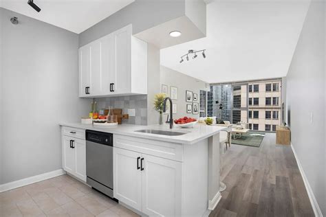Lake and Wells - Chicago, IL 60601 | ApartmentGuide.com
