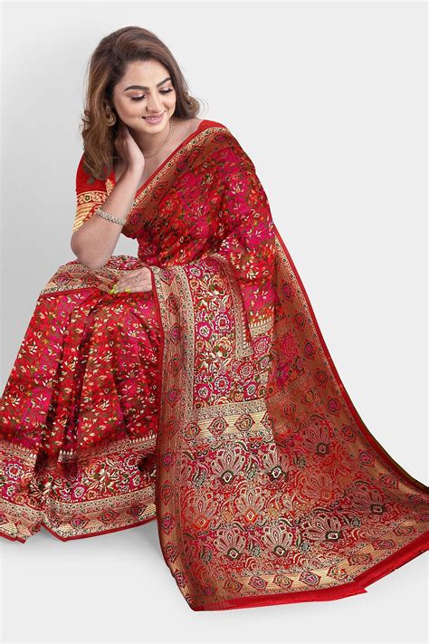 Exotic Banarasi Semi Silk Saree with Heavy Weaving – Bong Trendz