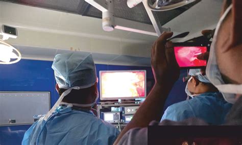 High-Risk Laparoscopic Gallbladder Surgery Saves 72-Year-Old