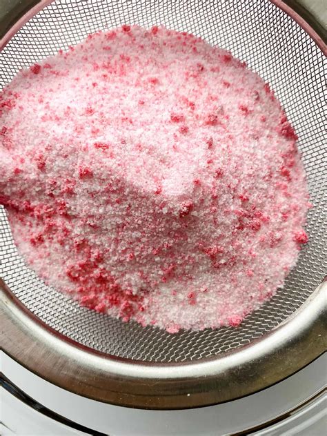 How To Make Sanding Sugar - 2 Easy Methods For Easy Baking