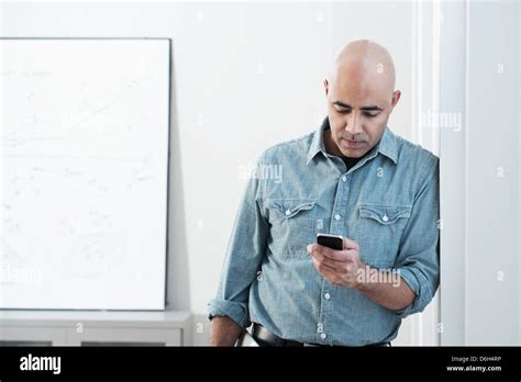 Businessman On Cell Phone 的图像结果