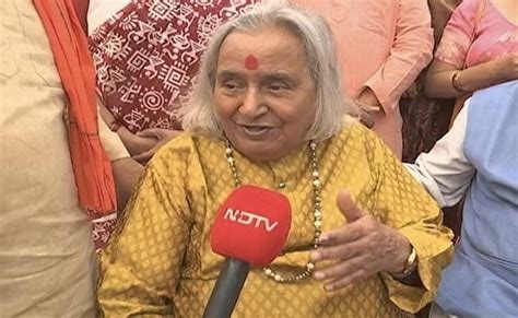 कैसे छन्नू लाल मिश्र ने गाने के जरिये मताधिकार की अहमियत बताई ...