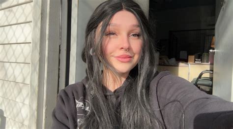 26F Pros and Cons of dating me Pros: Tattoos Cons: Bald and spend all my free time volunteering ...