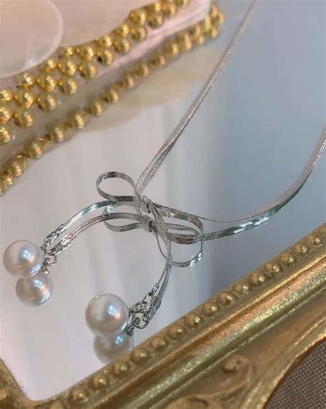 Pendant necklaces to add grace to everyday and festive looks