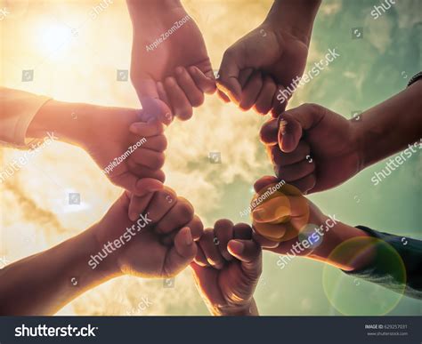 All Hands in Teamwork 的图像结果