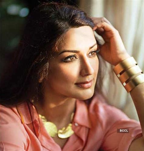Sonali Bendre shares then-and-now picture with a powerful message on ...