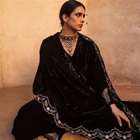 8 Elegant, Chic & Popular Outfit Ideas For Eid 2025 | LBB