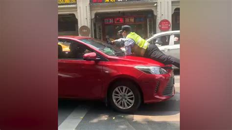 遗憾！柳州男子清晨驾车撞到广告牌，不幸的是他再也没有醒来