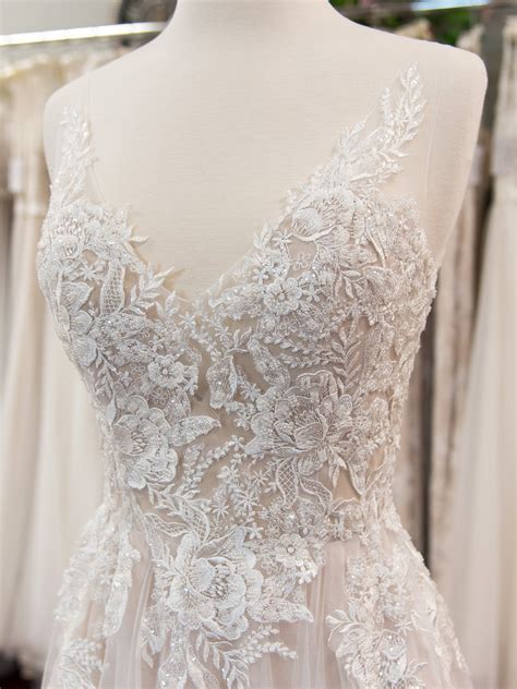 Beaded lace wedding dress 4075