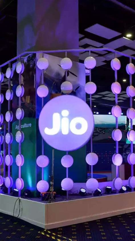 Jio ने करोड़ों यूजर्स को कर दिया खुश, सिर्फ 895 रुपये में 1 साल की ...