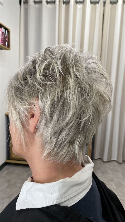 Pin by Isa Oliveira on Isa Oliveira | Hair cuttery, Short hair styles ...
