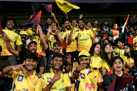 IPL 2023, RCB vs CSK | Twitter reacts as RCB bottle yet another run ...