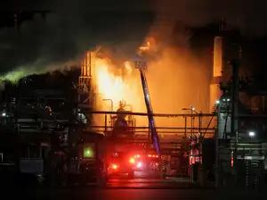 Chevron El Segundo refinery in Los Angeles catches fire after massive ...