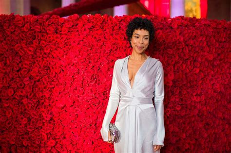 Download Sophie Okonedo Glowing In Green Wallpaper | Wallpapers.com