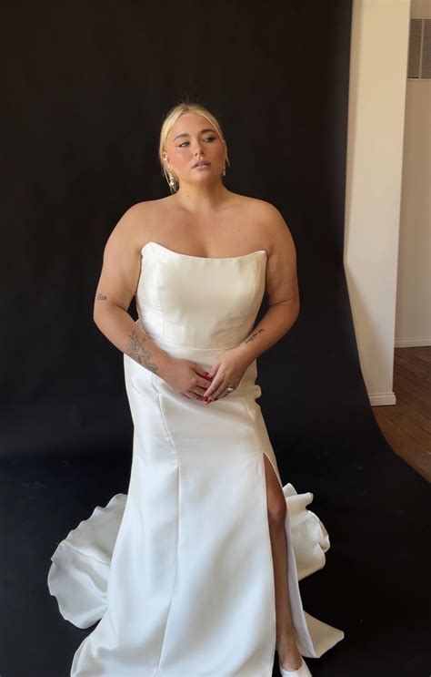 Modern Plus Size Wedding Dress | The Making of Studio Levana Mariee - La Jeune Mariee