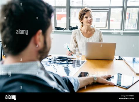 3 People Meeting 的图像结果