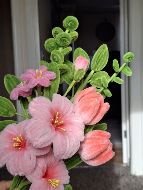 Pipe cleaner flowers | Pipe cleaner flowers, Clean flowers, Pipe cleaner