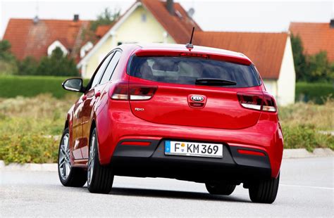 2017 Kia Rio (YB) Poses For the Camera In Real-Life Photos - autoevolution