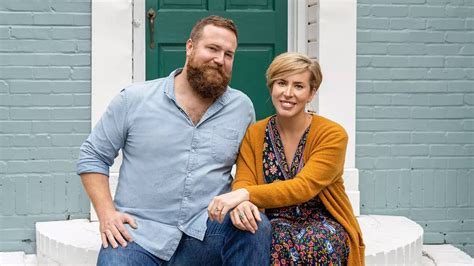 'This Is Where We Met': Erin and Ben Napier of 'Home Town' Show Us ...