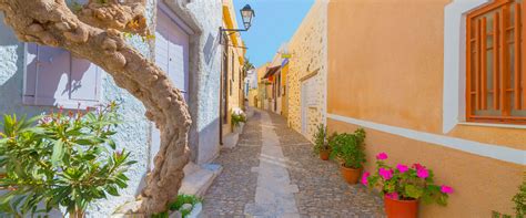 A walking tour of wonderfully preserved Ano Syros | City & island ...