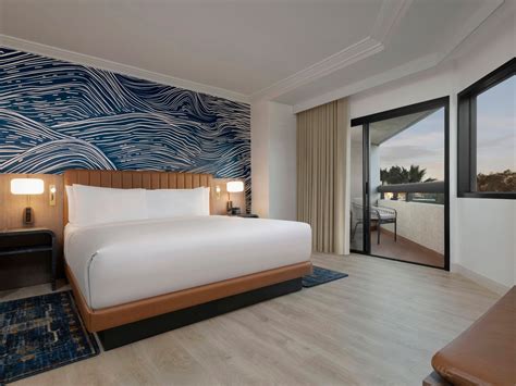 Hotel Rooms & Suites in Orange County | Hyatt Regency Irvine