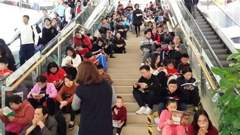 送孩子到香港读书，内地妈妈如何赴港陪读？