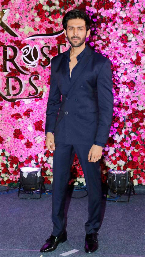 Jackie Shroff, Pooja Hegde, Sushant Singh Rajput at Lux Golden Rose ...