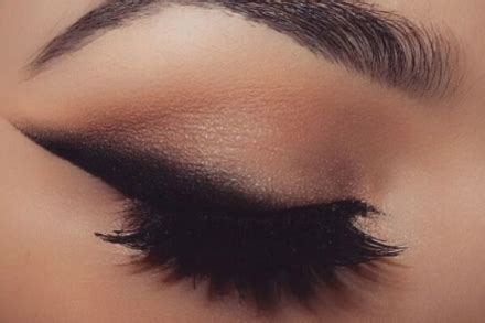 How To Apply Kajal In 6 Different Ways – Moraze Cosmetics