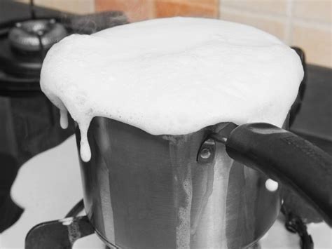 5 Quick Tips to prevent milk boiling over | The Times of India