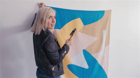 How to put on sale up tapestry without nails