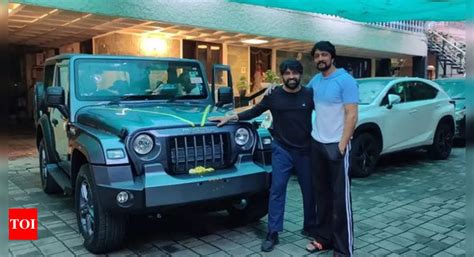 BB Kannada host Kichcha Sudeepa gifts Dhee 14 judge Jani a luxury ...