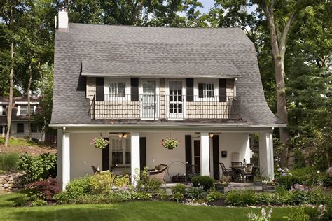 What Is a Dutch Colonial Style House?