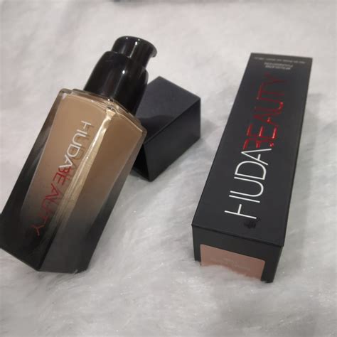Huda Beauty Foundation High Quality send online-cakegift.in