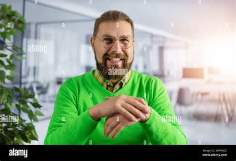 Smiling Businessman 的图像结果