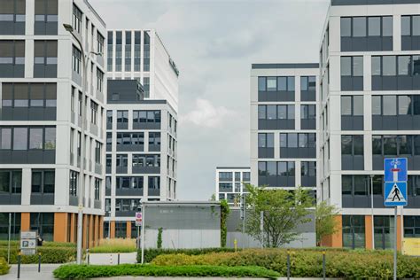 Commercial Real Estate Pictures 的图像结果