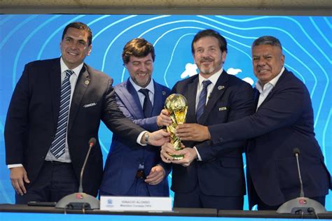 Football : la Coupe du monde se jouera sur trois continents en 2030 ...