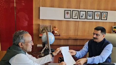 Double Blow to Congress: Arjun Modhwadia and Another Leader Exit Party ...