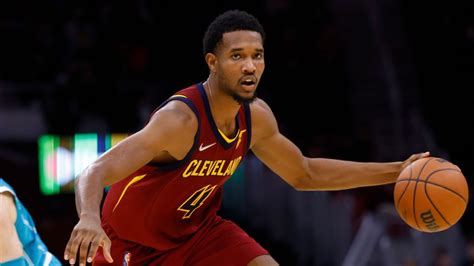 Evan Mobley exits Cleveland Cavaliers' win with sprained ankle; X-rays ...