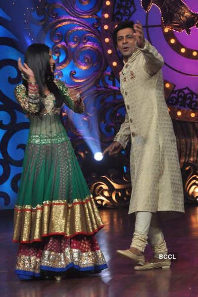 Saroj Khan with Maliaka Arora Khan in former's TV show 'Nachle Ve with ...