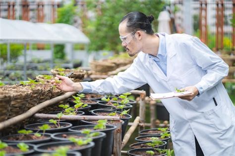 Agriculture Scientist 的图像结果