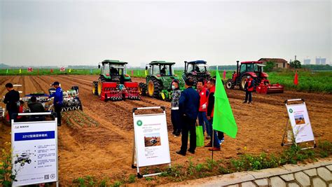 农业小型新机械,小型农业机械设备,小型农业机器_大山谷图库