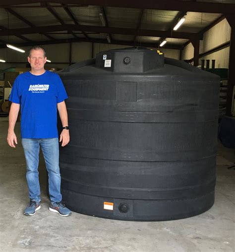 300 GALLON WATER STORAGE TANK