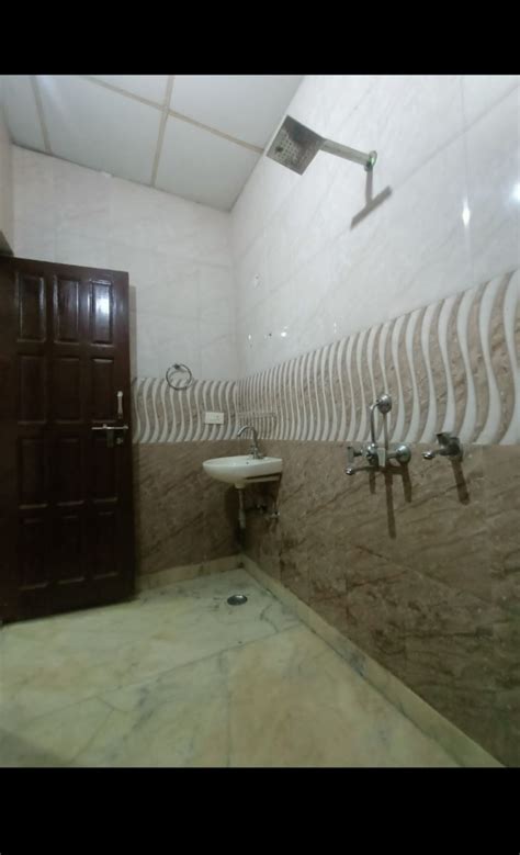 Rental 2 Bedroom 2200 Sq.Ft. Builder Floor in SAS Tower, Sector 38 ...